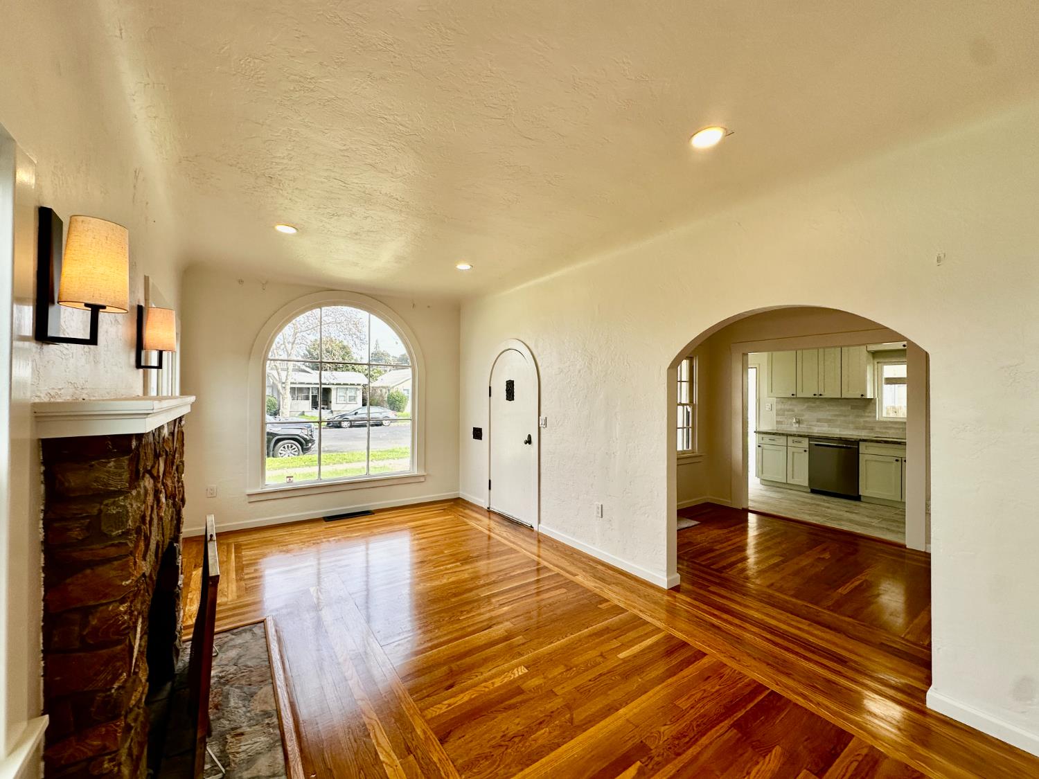 944 W 22nd St, Merced, CA 95340