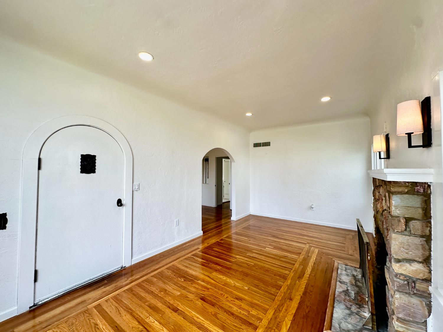 944 W 22nd St, Merced, CA 95340