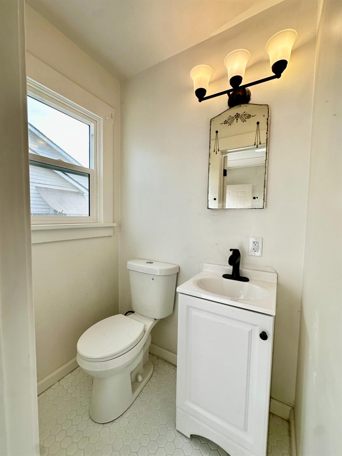 944 W 22nd St, Merced, CA 95340