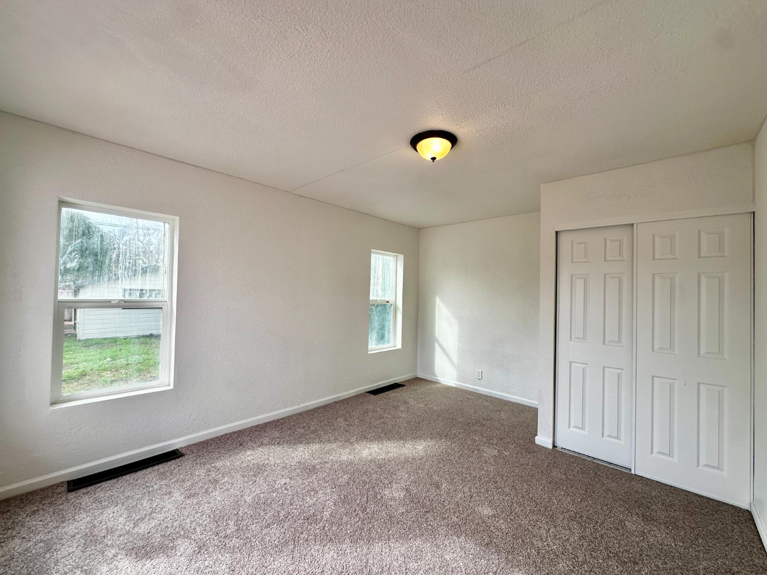 944 W 22nd St, Merced, CA 95340