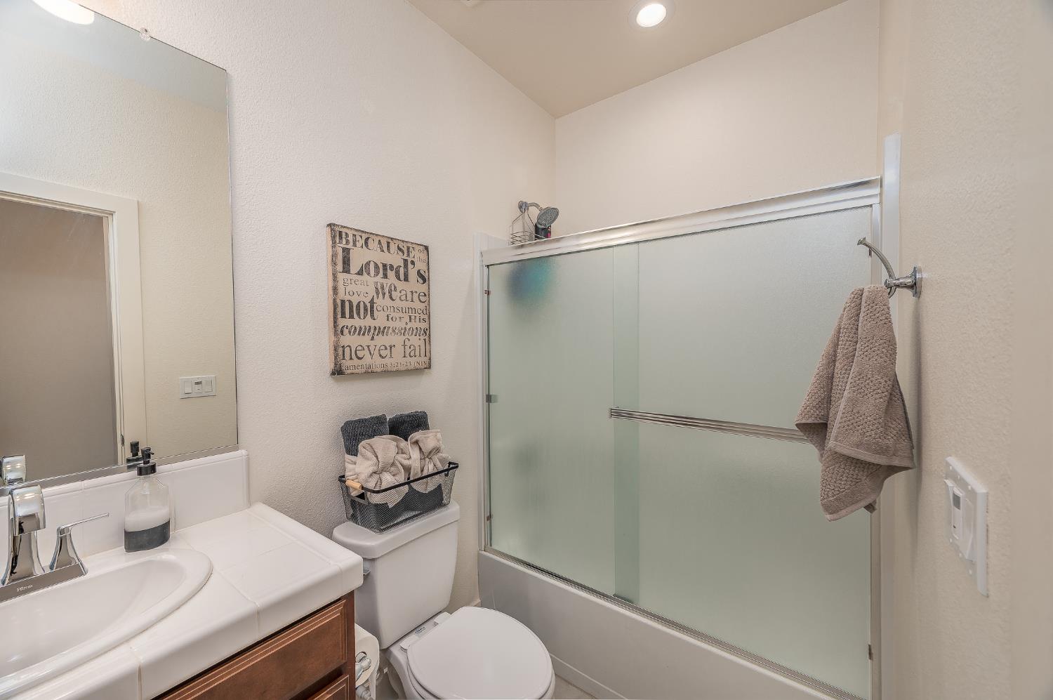 869 Grace Dr, Los Banos, CA 93635