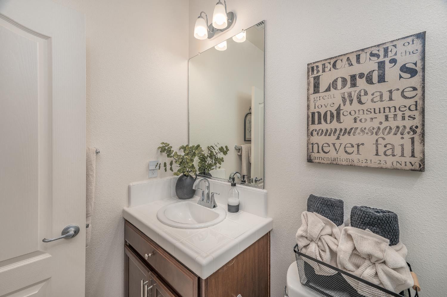 869 Grace Dr, Los Banos, CA 93635