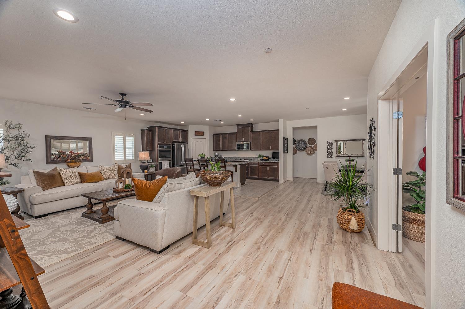 869 Grace Dr, Los Banos, CA 93635