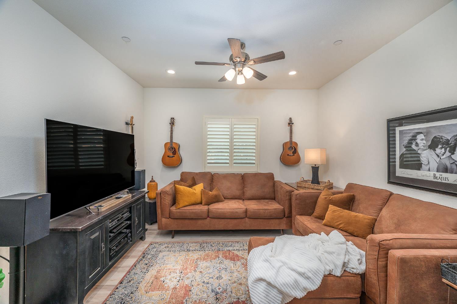 869 Grace Dr, Los Banos, CA 93635