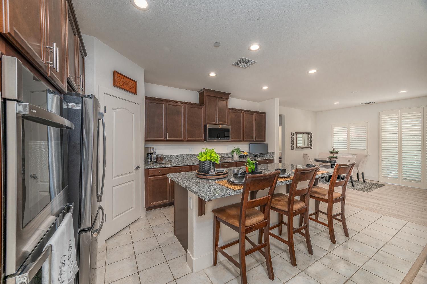 869 Grace Dr, Los Banos, CA 93635