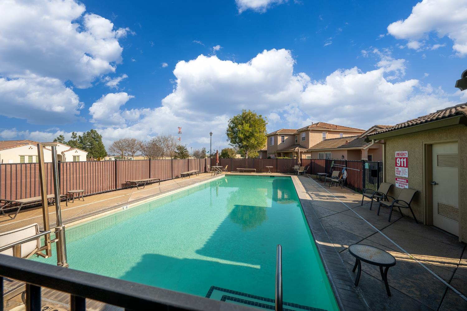 869 Grace Dr, Los Banos, CA 93635