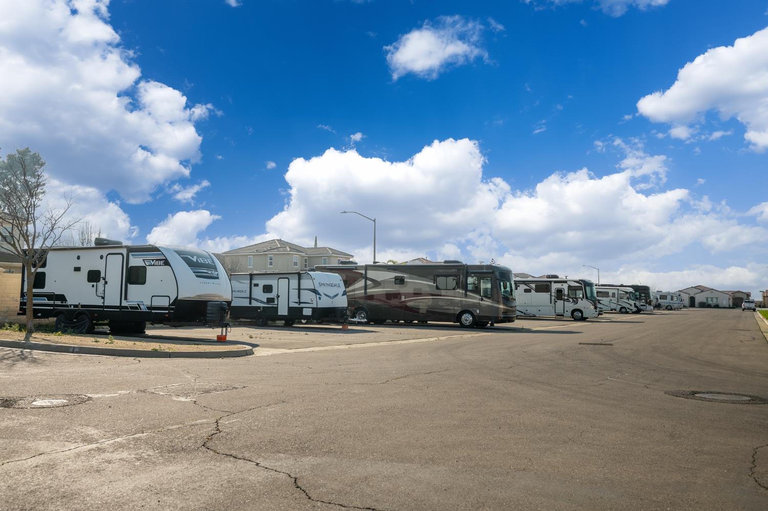 869 Grace Dr, Los Banos, CA 93635