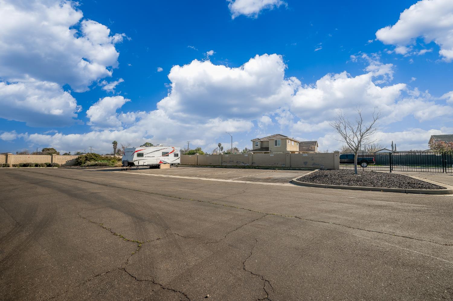 869 Grace Dr, Los Banos, CA 93635