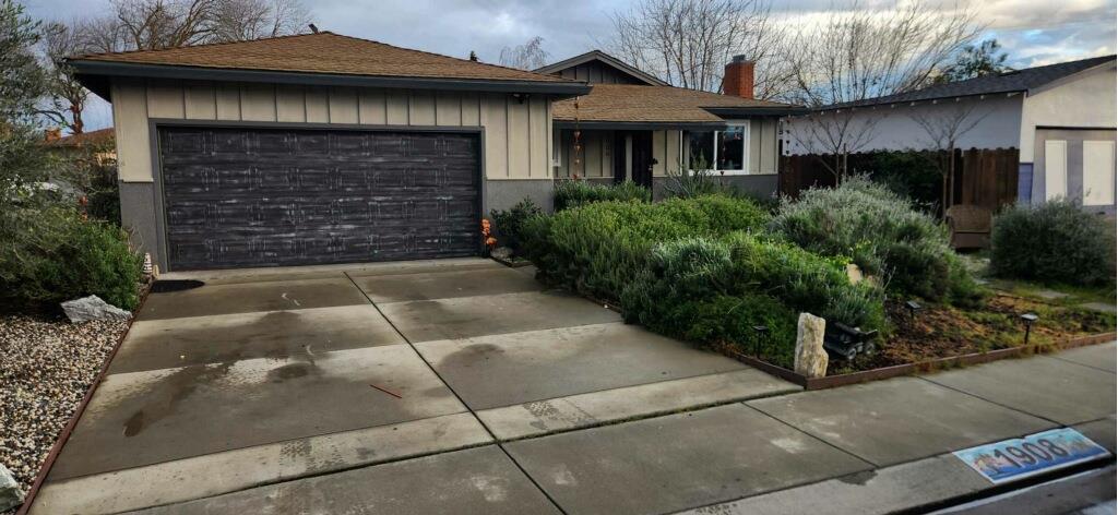 1908 Debonaire Ct, Modesto, CA 95350
