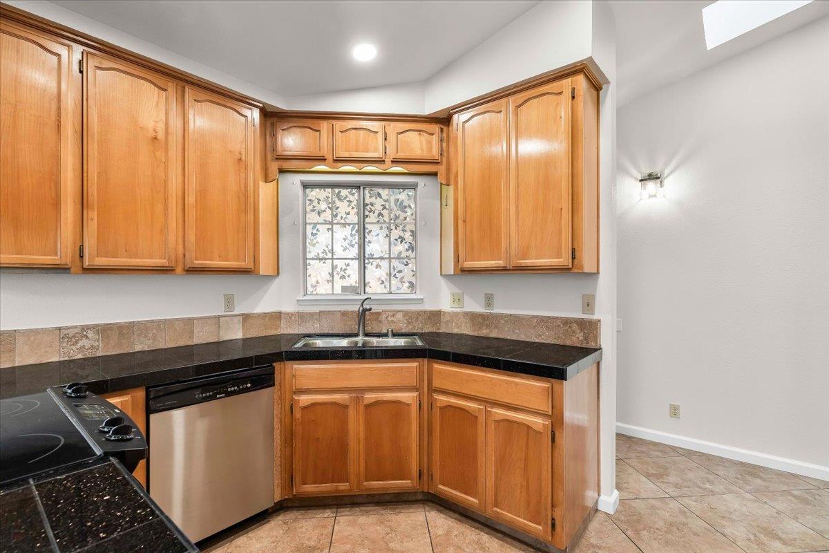 2192 Royal Wood Ln, Turlock, CA 95380