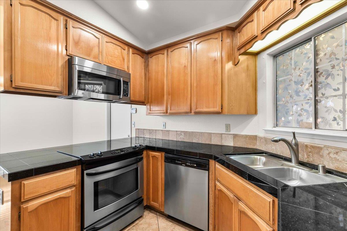 2192 Royal Wood Ln, Turlock, CA 95380