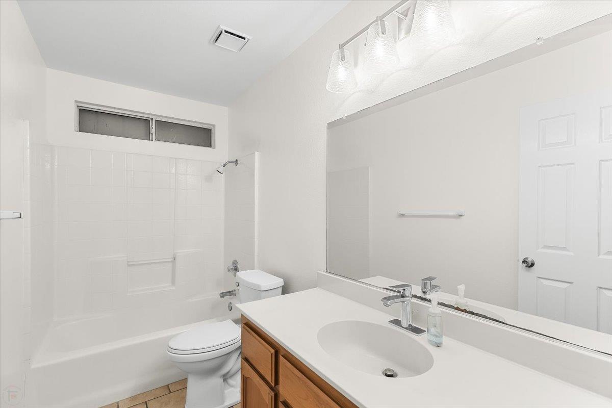 2192 Royal Wood Ln, Turlock, CA 95380