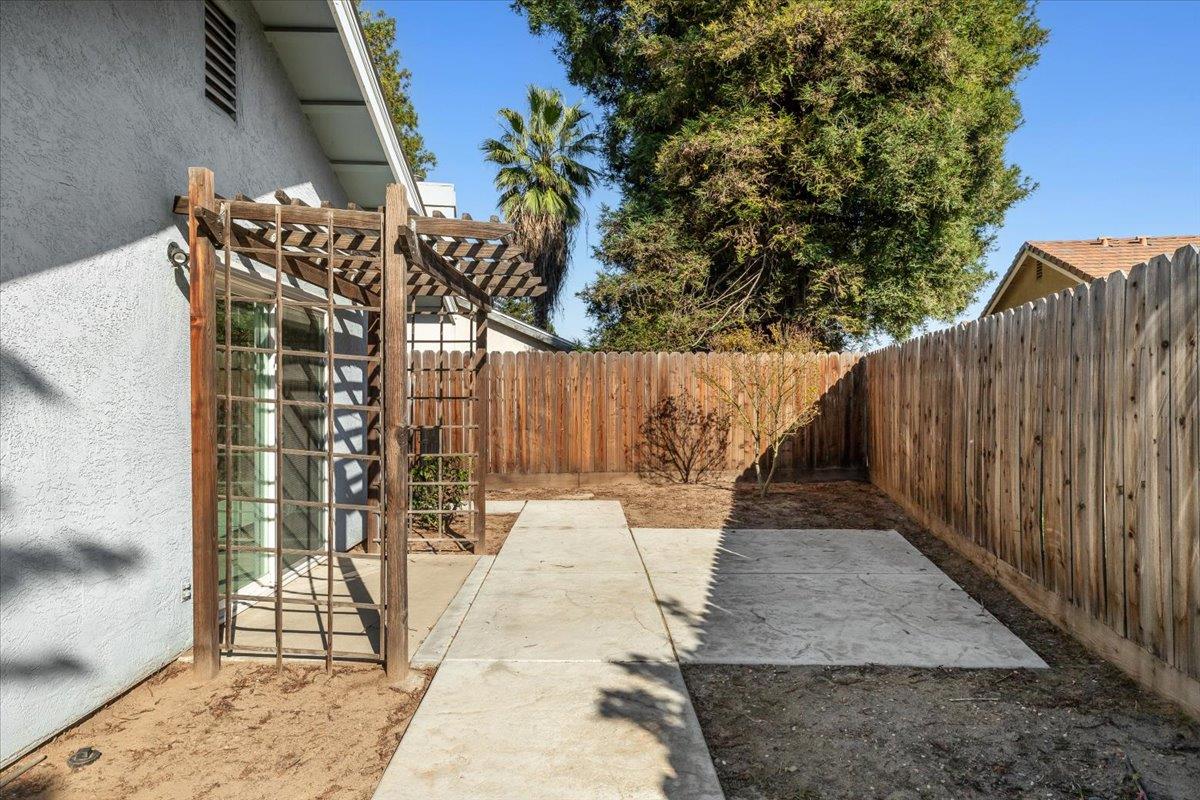 2192 Royal Wood Ln, Turlock, CA 95380