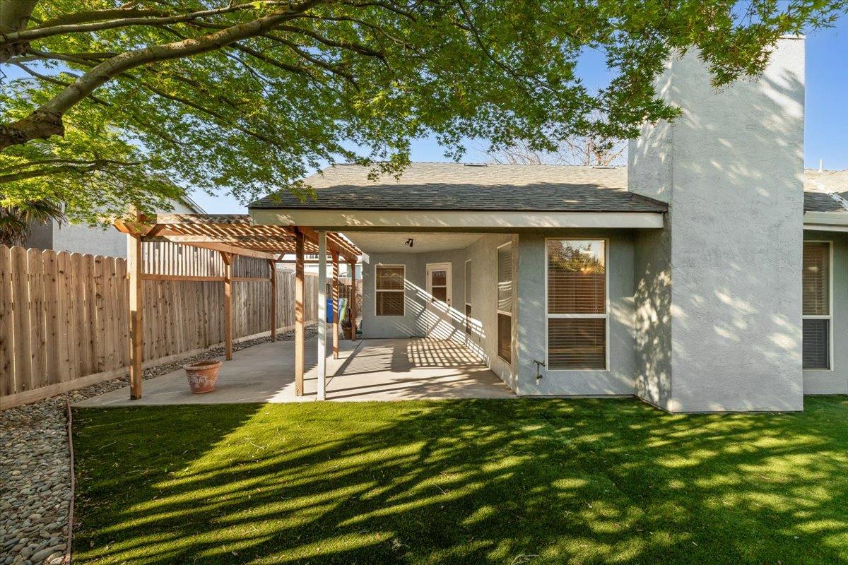 2192 Royal Wood Ln, Turlock, CA 95380