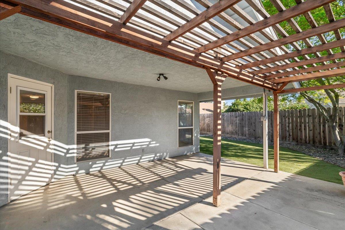 2192 Royal Wood Ln, Turlock, CA 95380