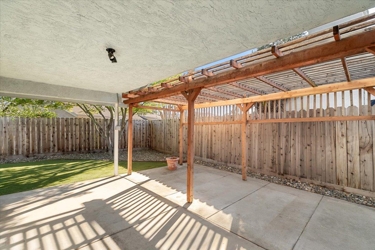 2192 Royal Wood Ln, Turlock, CA 95380