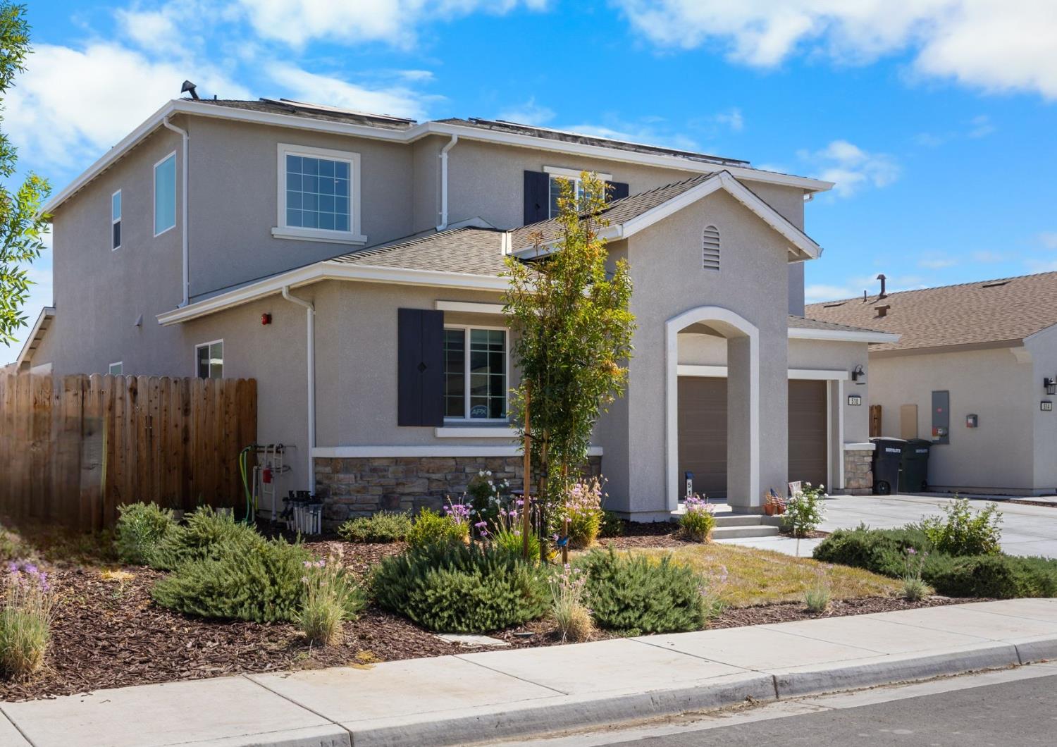 518 Bedfordshire Dr, Patterson, CA 95363