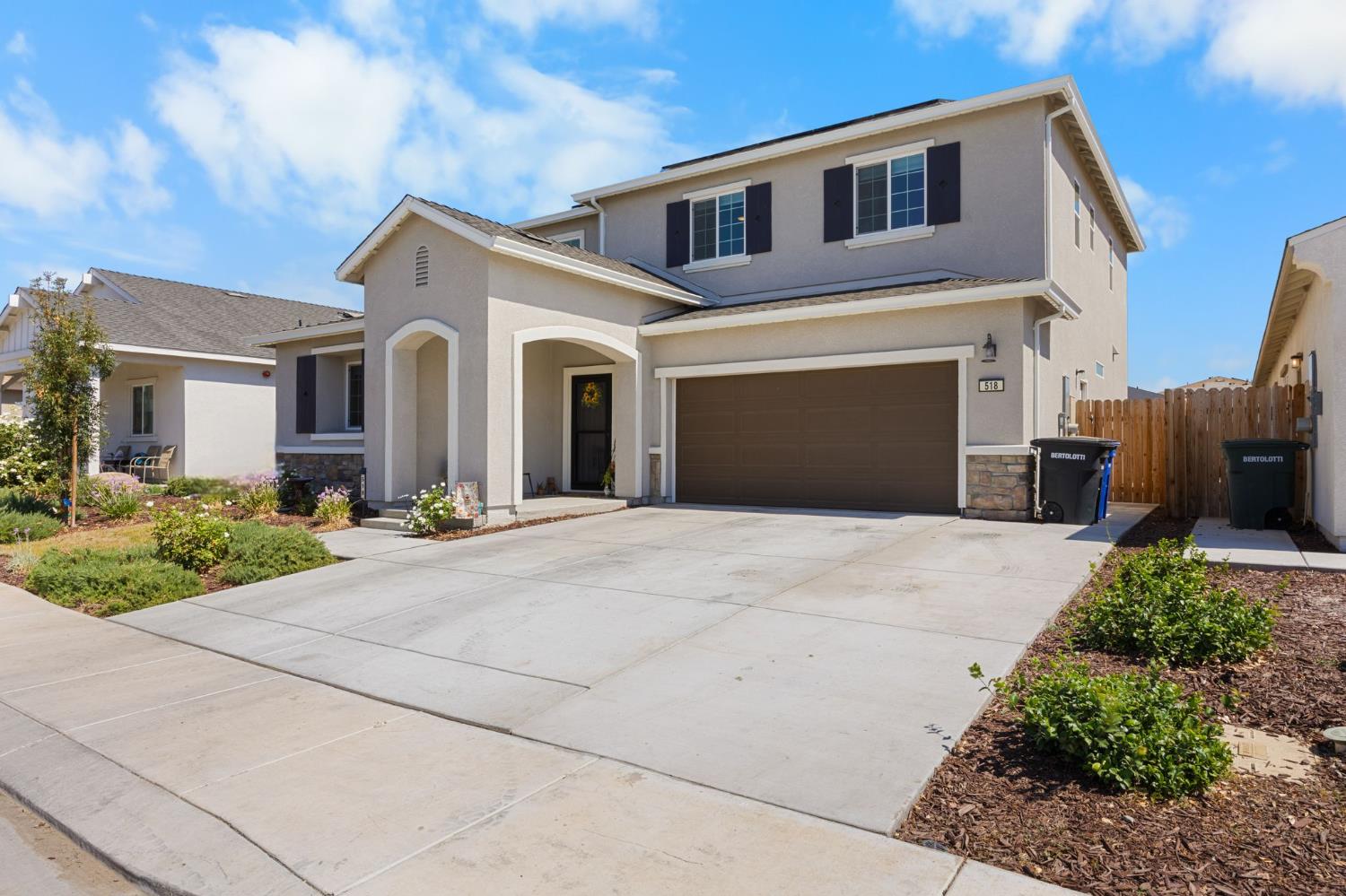 518 Bedfordshire Dr, Patterson, CA 95363