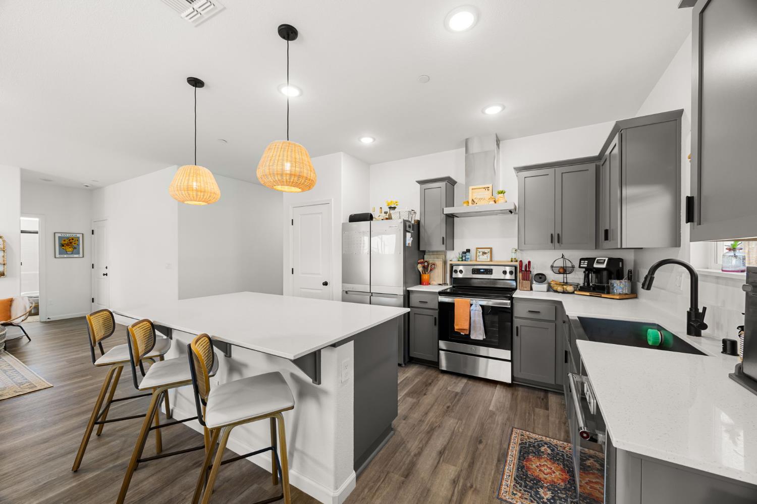 518 Bedfordshire Dr, Patterson, CA 95363