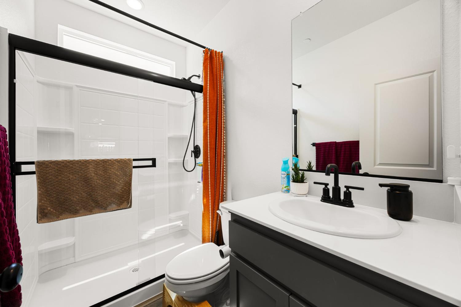 518 Bedfordshire Dr, Patterson, CA 95363