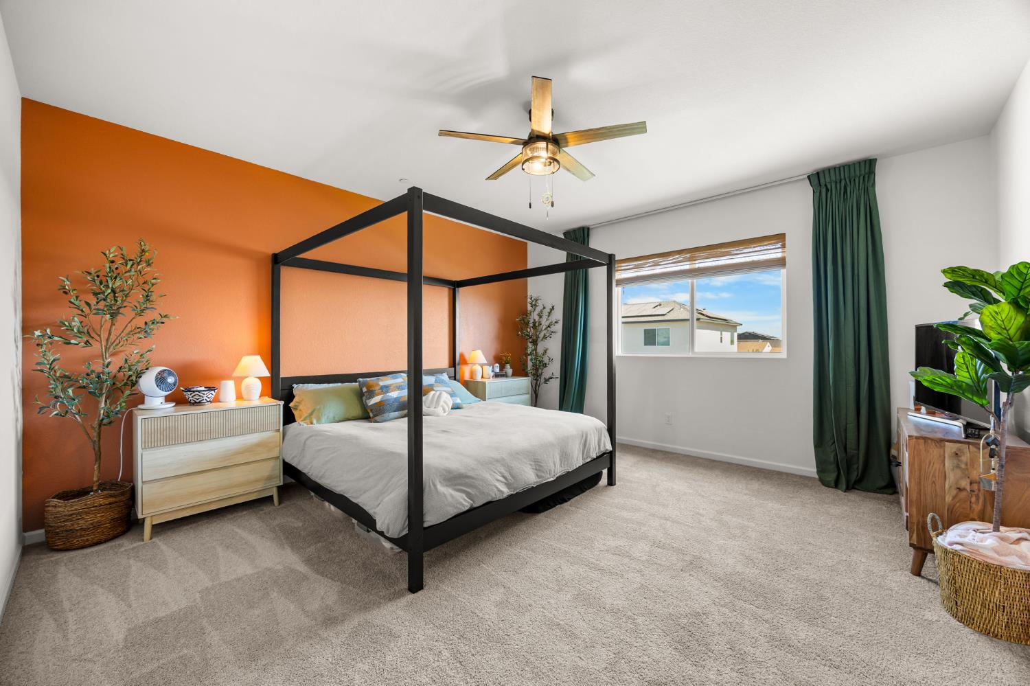 518 Bedfordshire Dr, Patterson, CA 95363