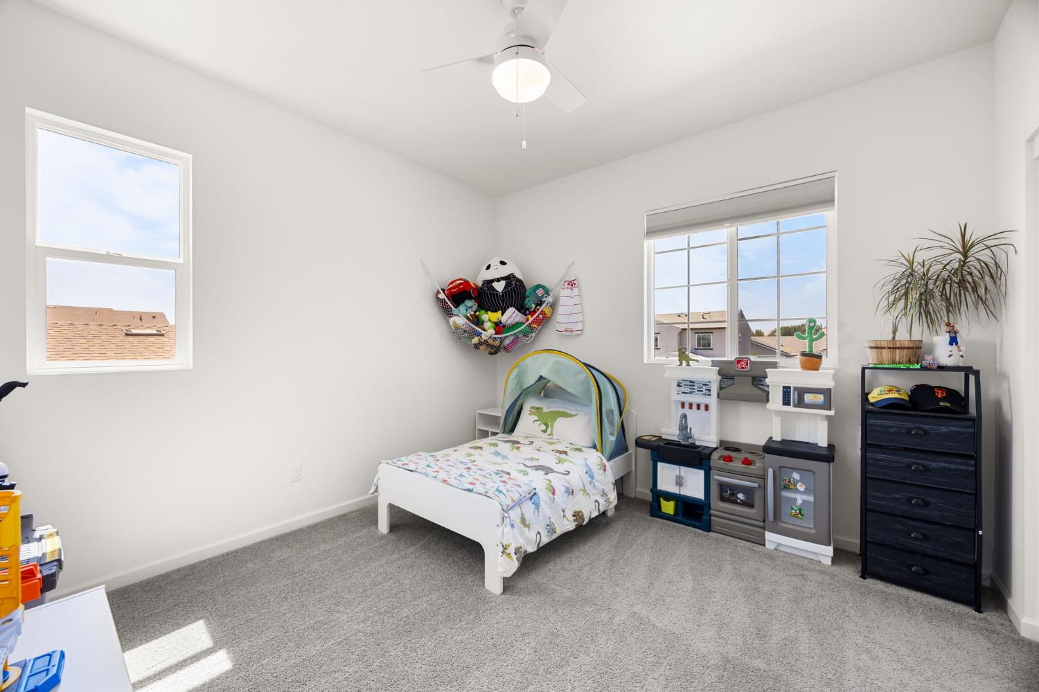 518 Bedfordshire Dr, Patterson, CA 95363