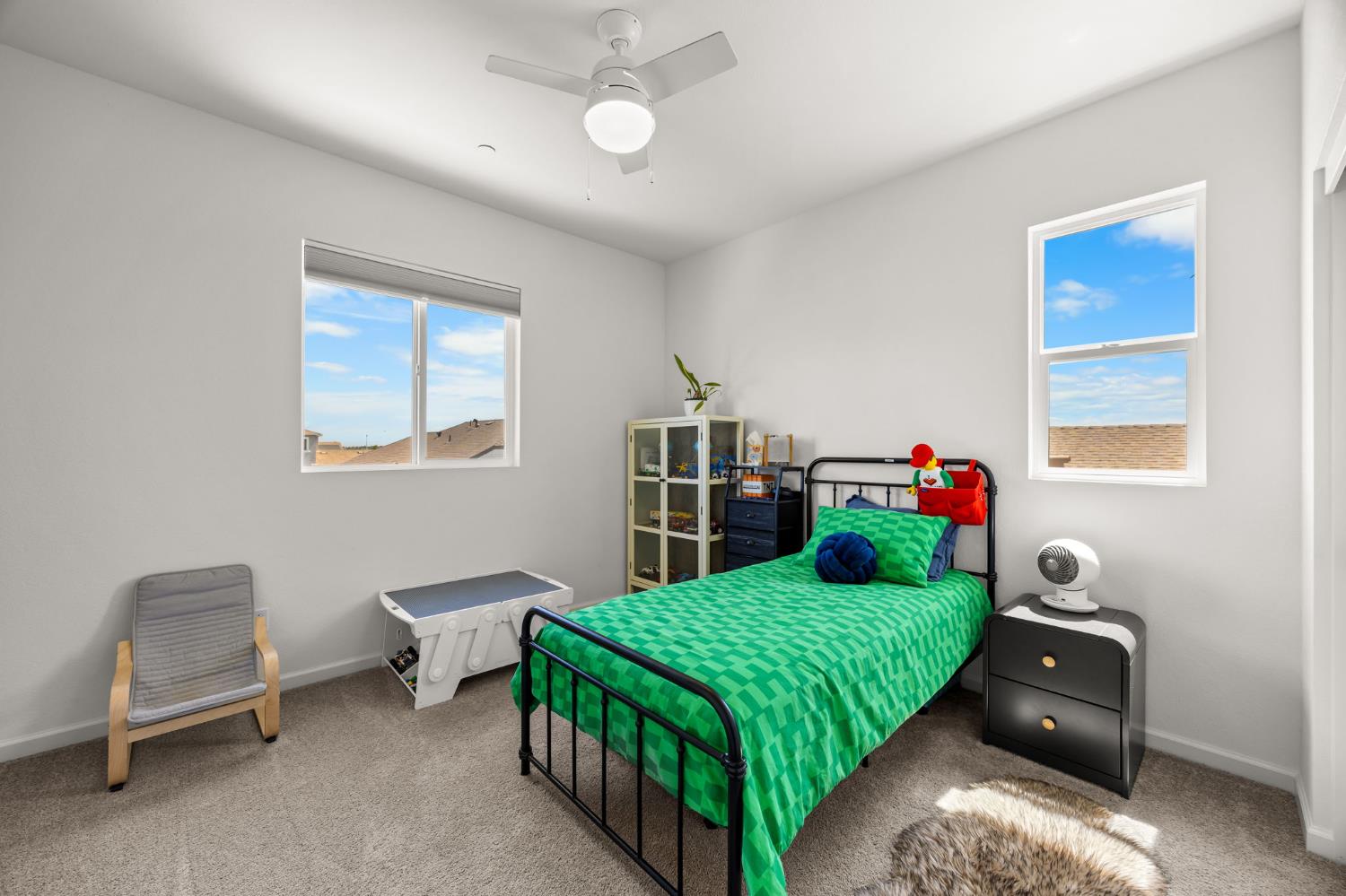 518 Bedfordshire Dr, Patterson, CA 95363