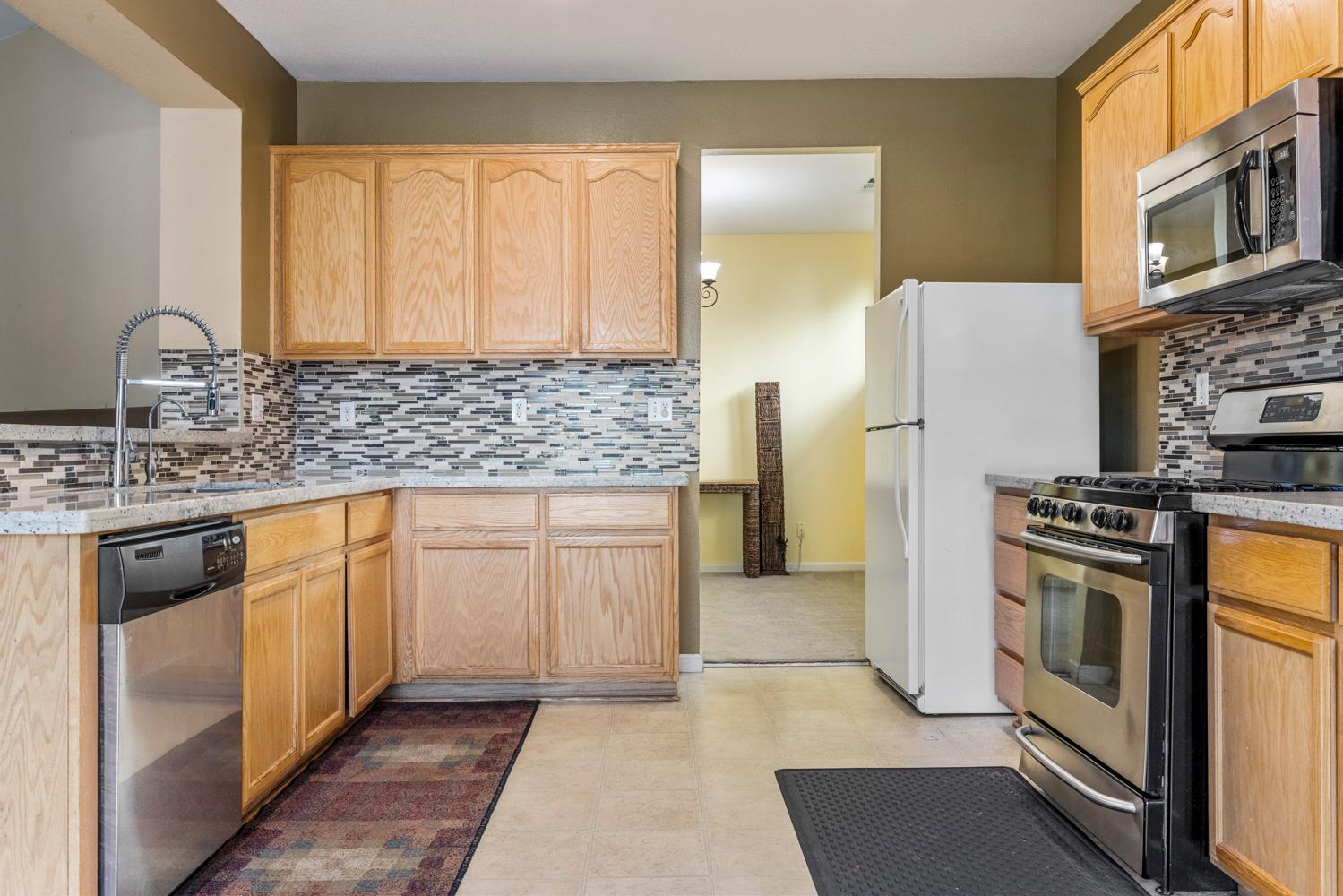 612 Beck Creek Ln, Patterson, CA 95363