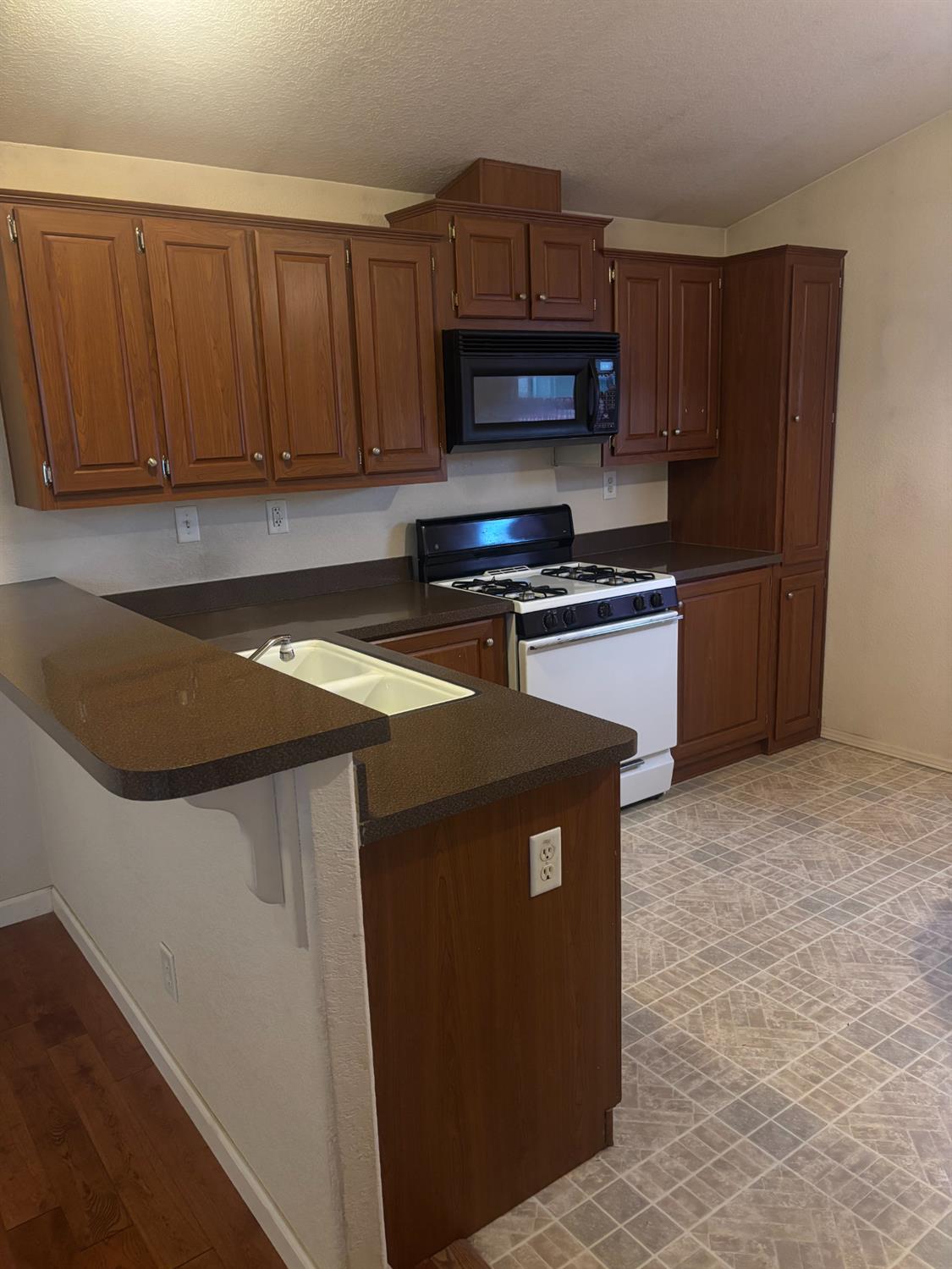 1400 Meredith Ave #96, Gustine, CA 95322