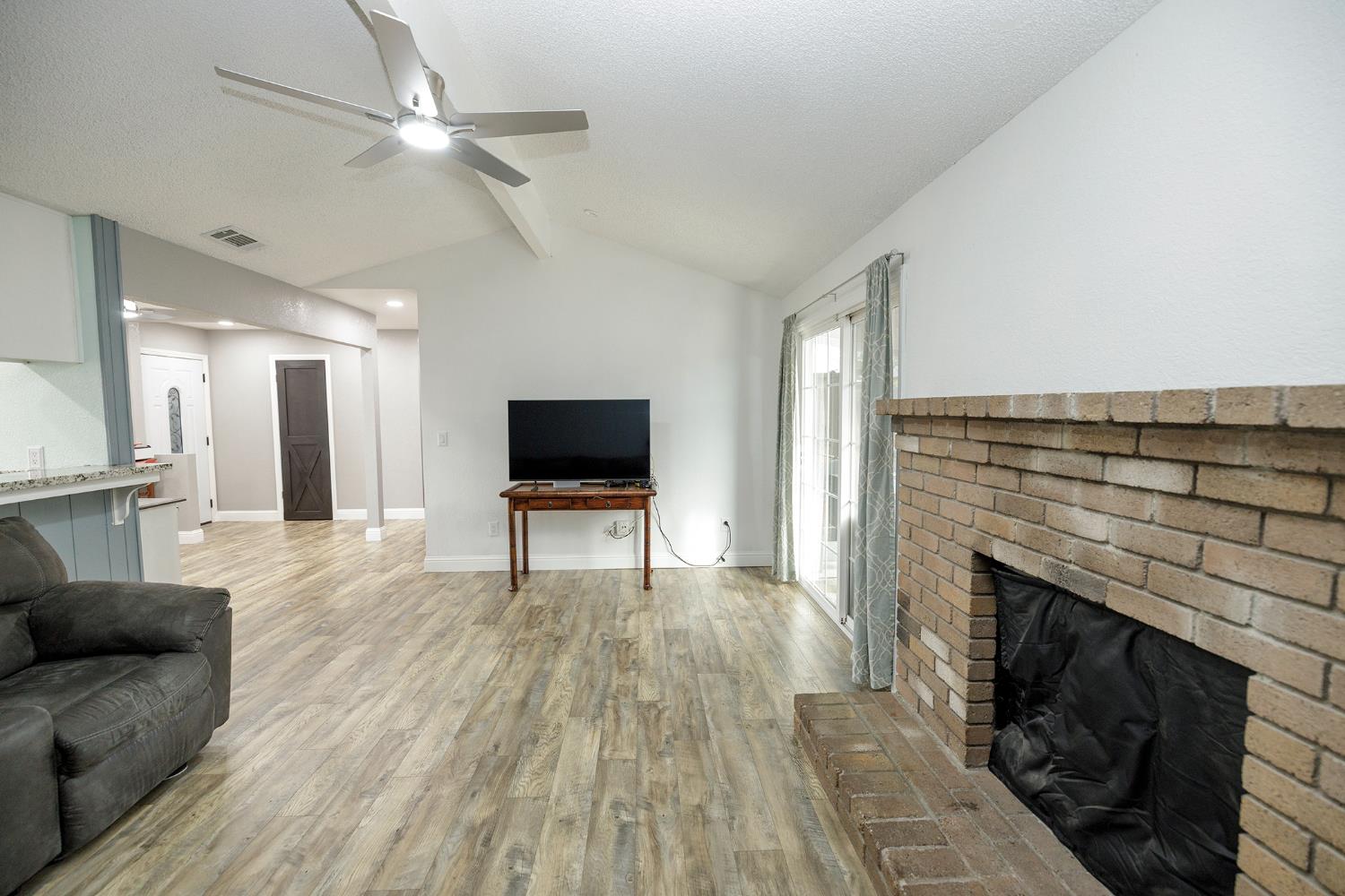 2098 Joett Dr, Turlock, CA 95380