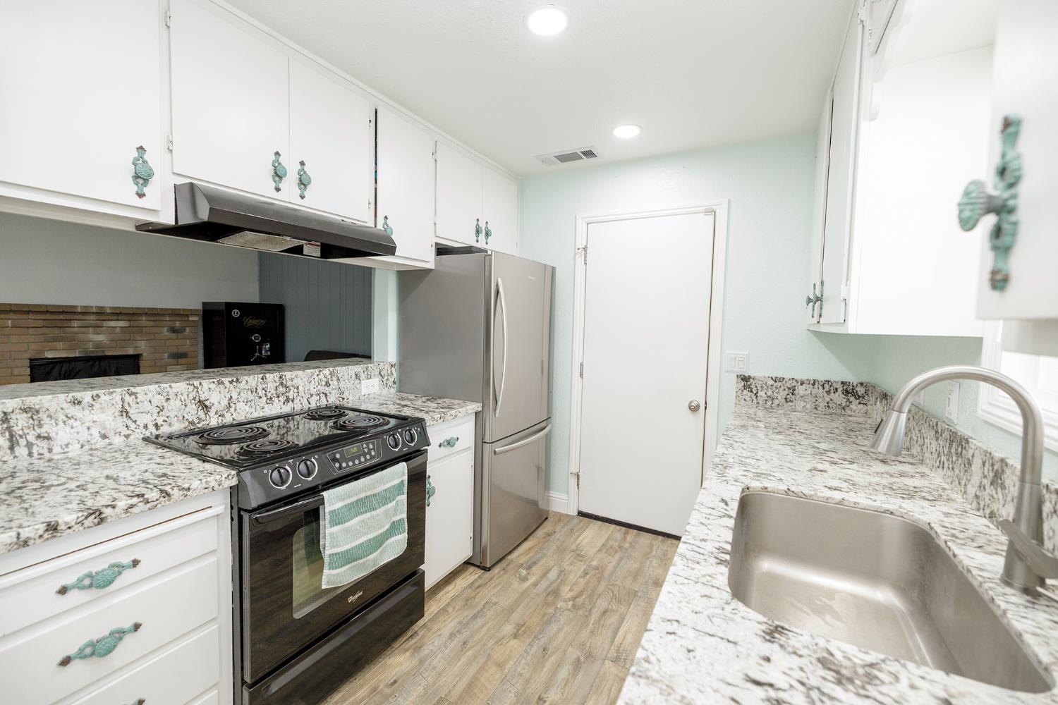 2098 Joett Dr, Turlock, CA 95380