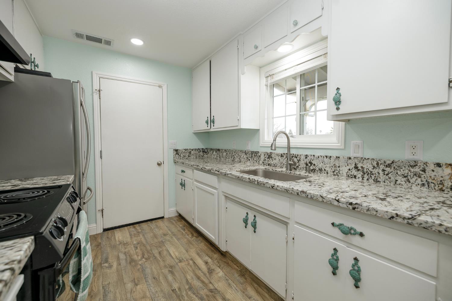 2098 Joett Dr, Turlock, CA 95380