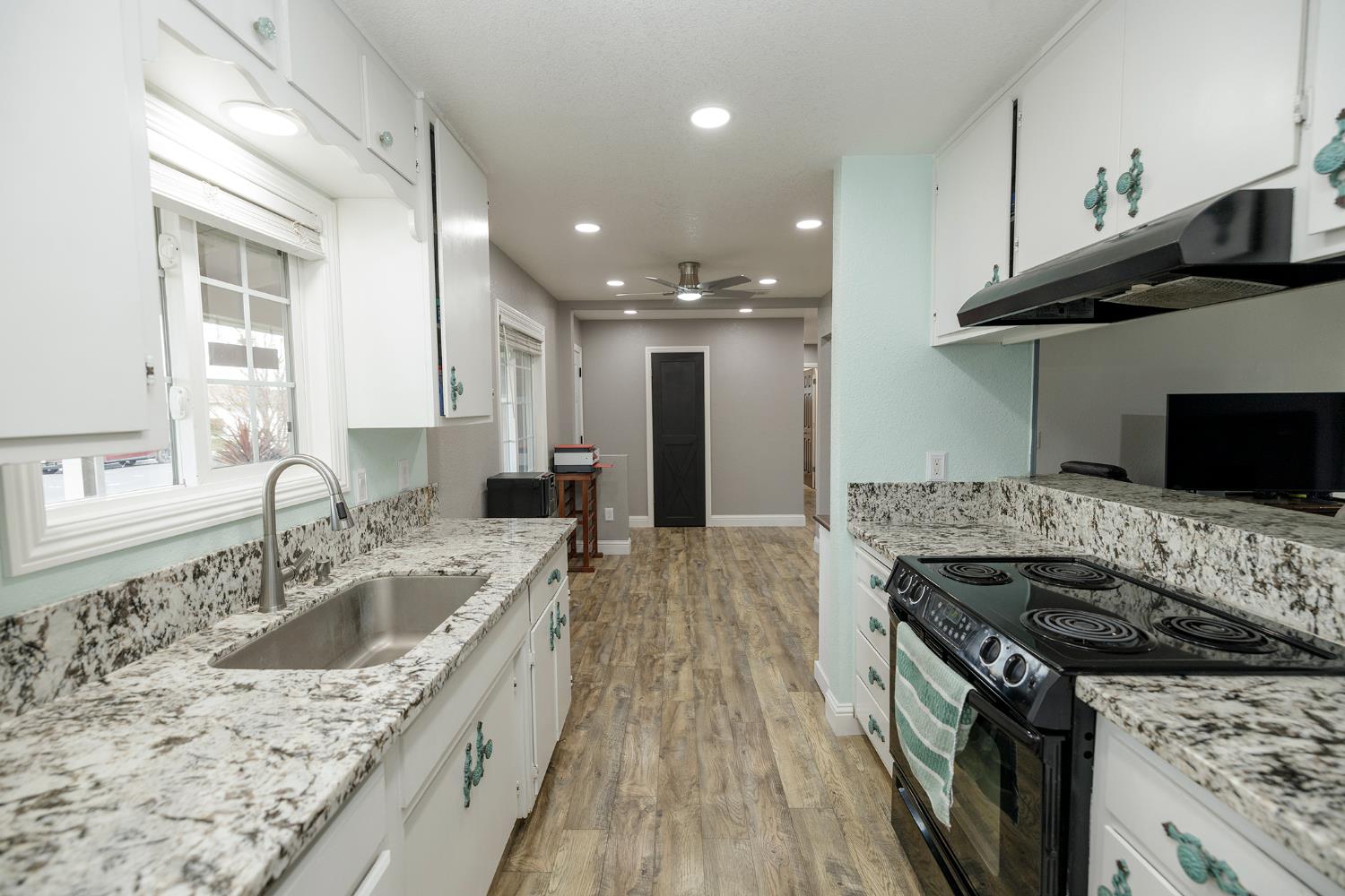 2098 Joett Dr, Turlock, CA 95380