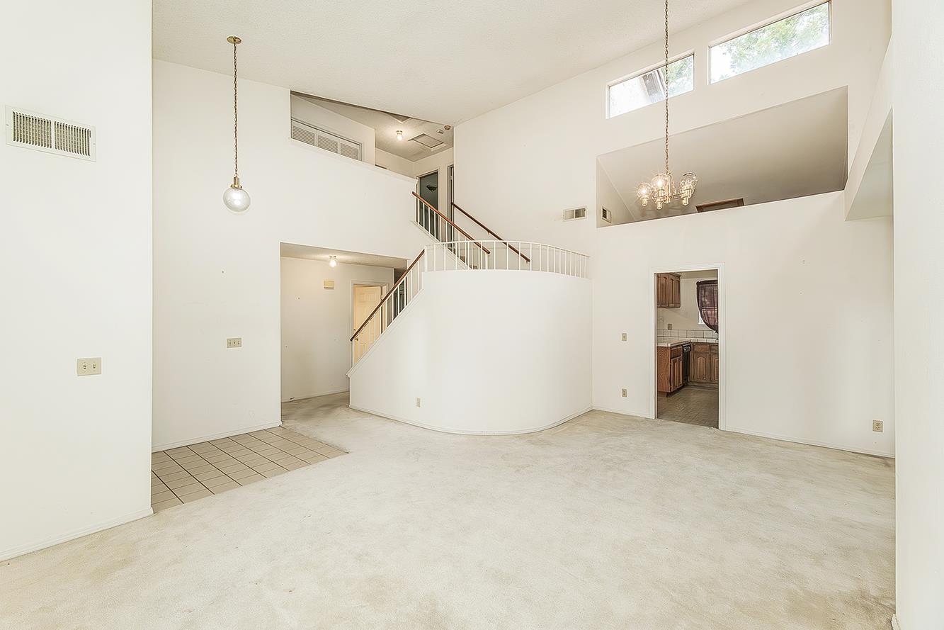 9659 N Shenandoah Ln, Fresno, CA 93720