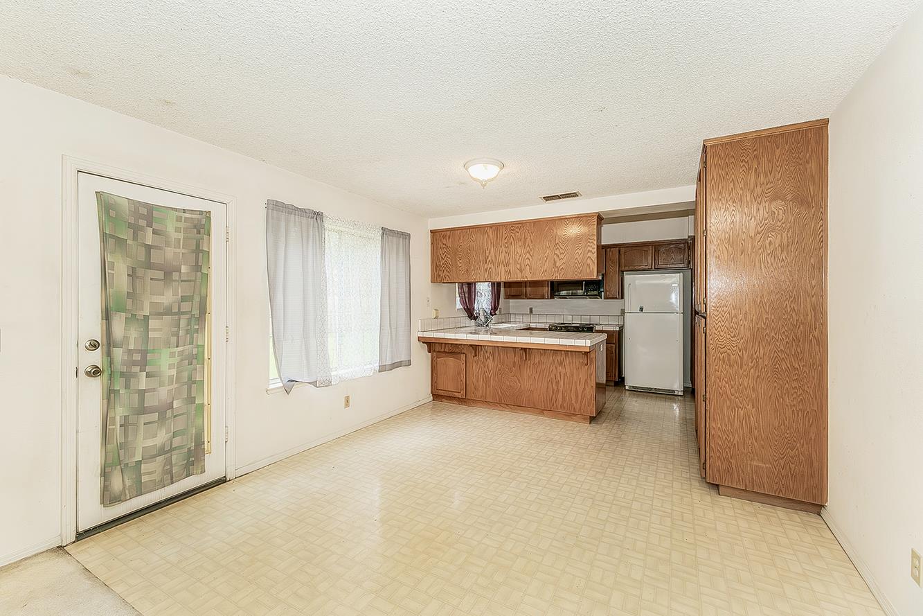 9659 N Shenandoah Ln, Fresno, CA 93720