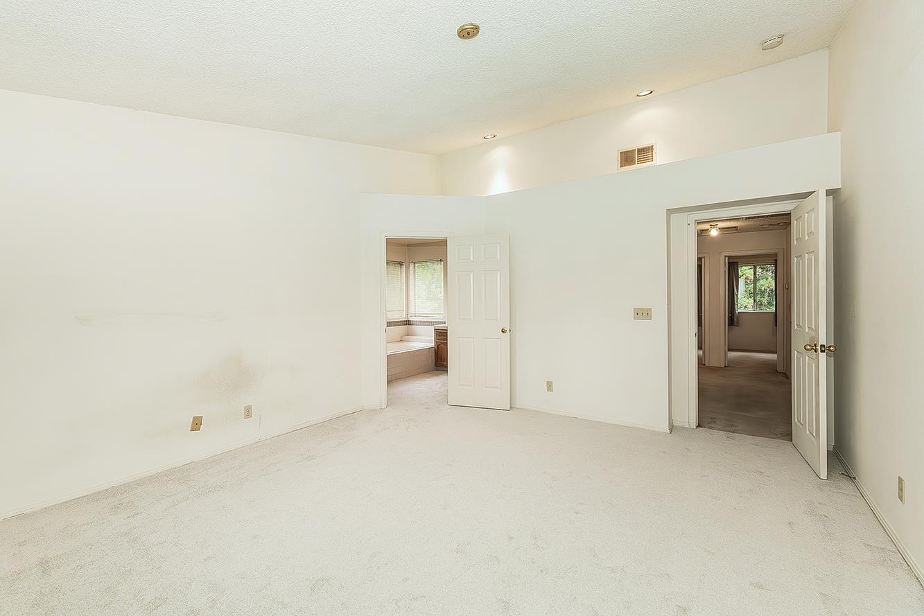 9659 N Shenandoah Ln, Fresno, CA 93720