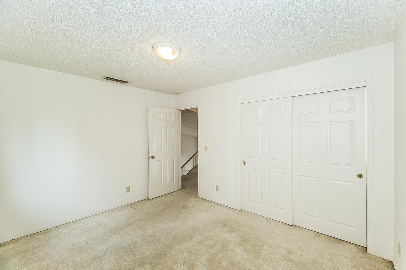 9659 N Shenandoah Ln, Fresno, CA 93720