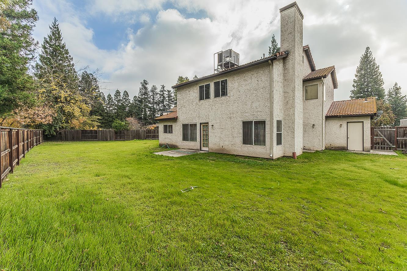 9659 N Shenandoah Ln, Fresno, CA 93720