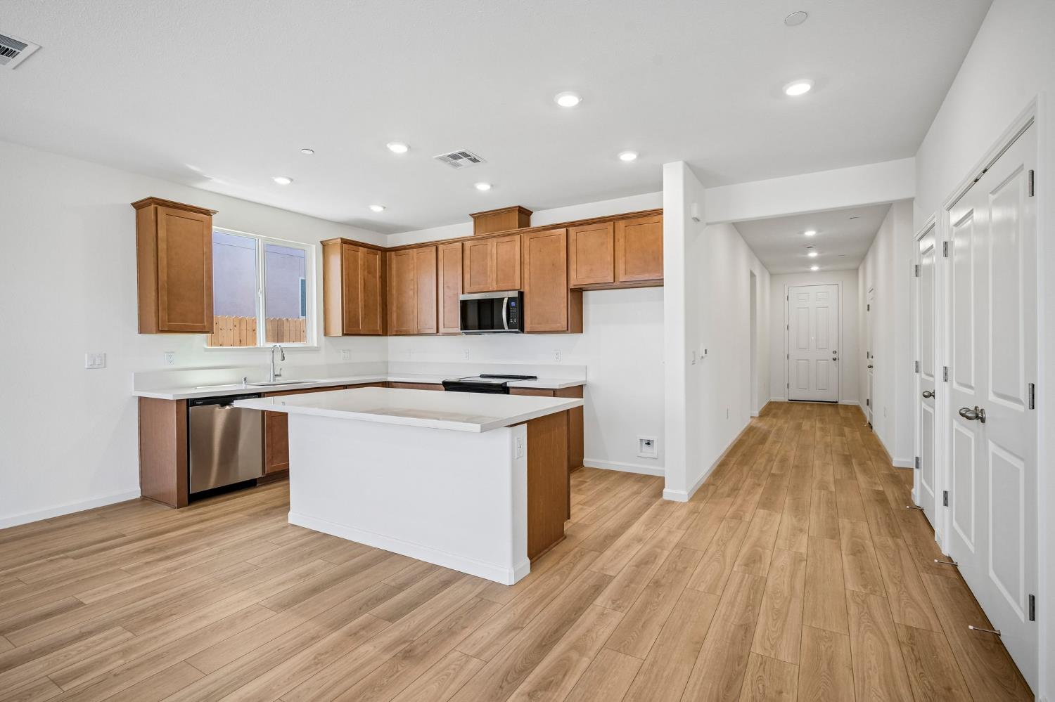 2621 Red Tail Hawk Rd, Modesto, CA 95357