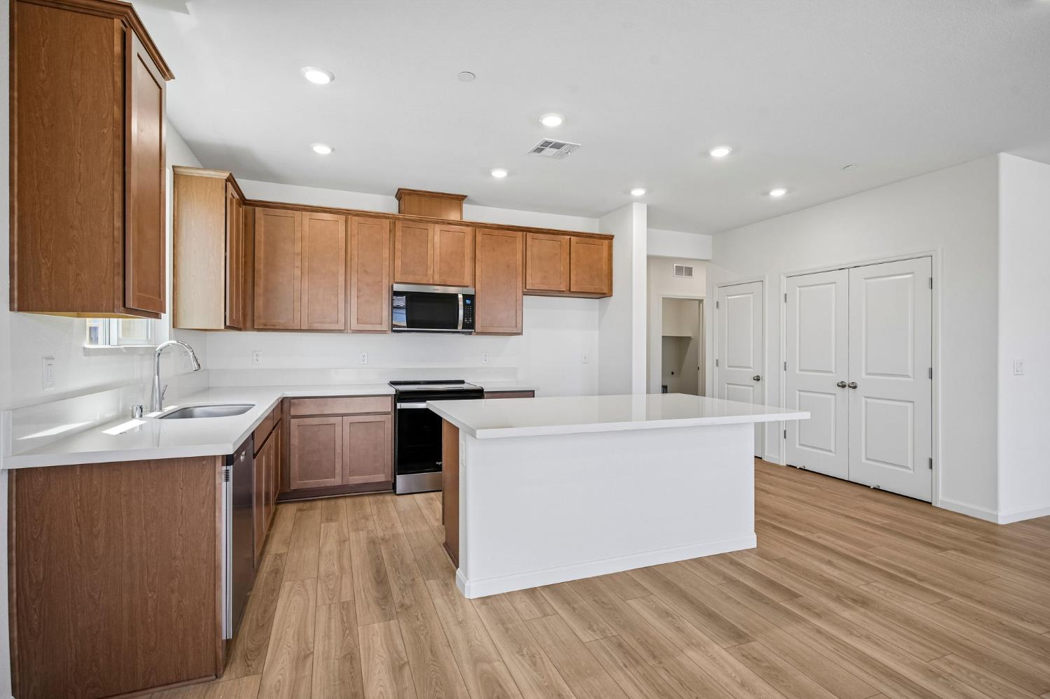 2621 Red Tail Hawk Rd, Modesto, CA 95357