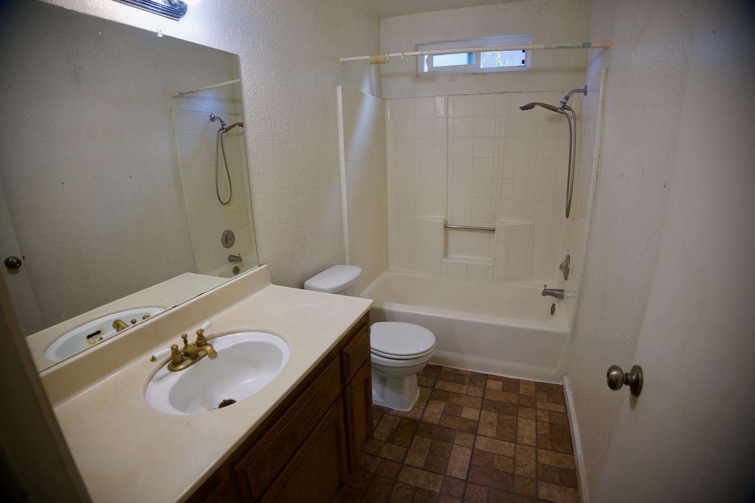 808 Mercy Ave, Modesto, CA 95358