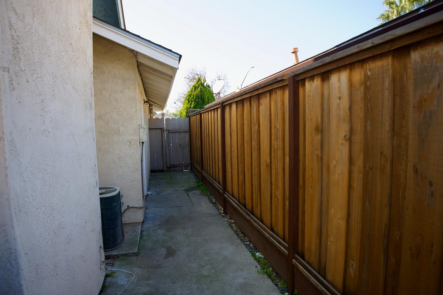 808 Mercy Ave, Modesto, CA 95358