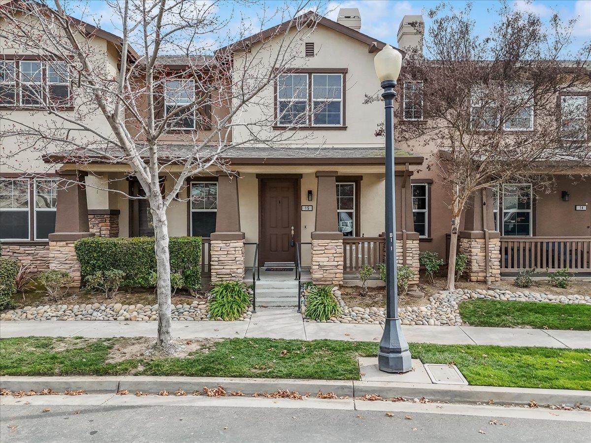 575 Wild Stallion Dr #15, Oakdale, CA 95361