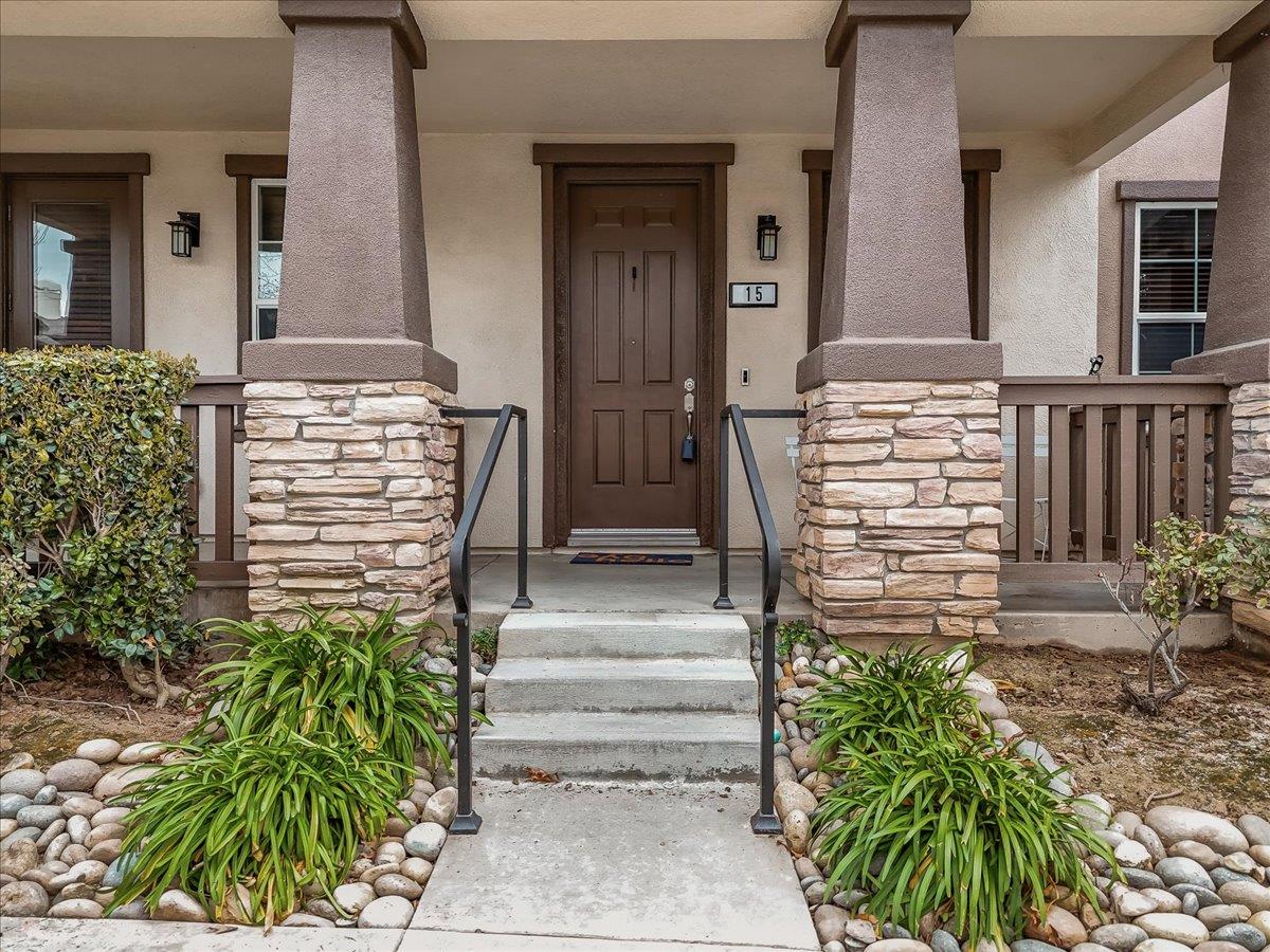 575 Wild Stallion Dr #15, Oakdale, CA 95361