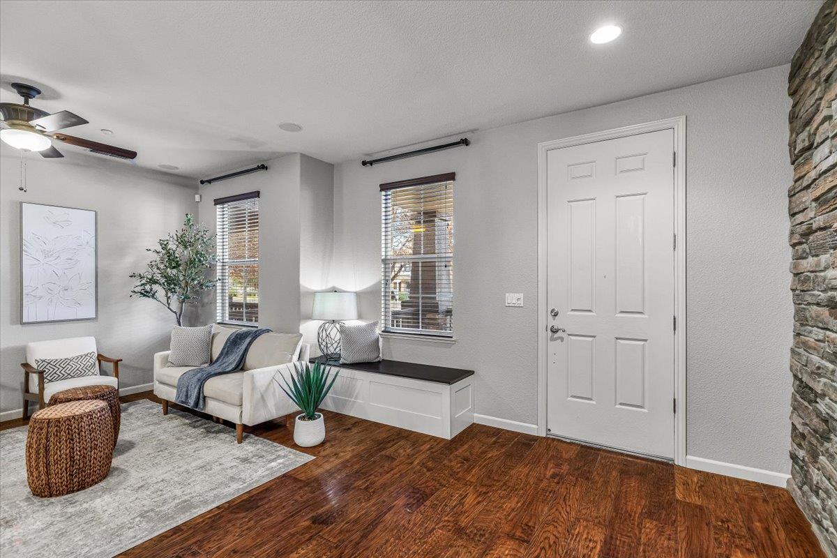 575 Wild Stallion Dr #15, Oakdale, CA 95361