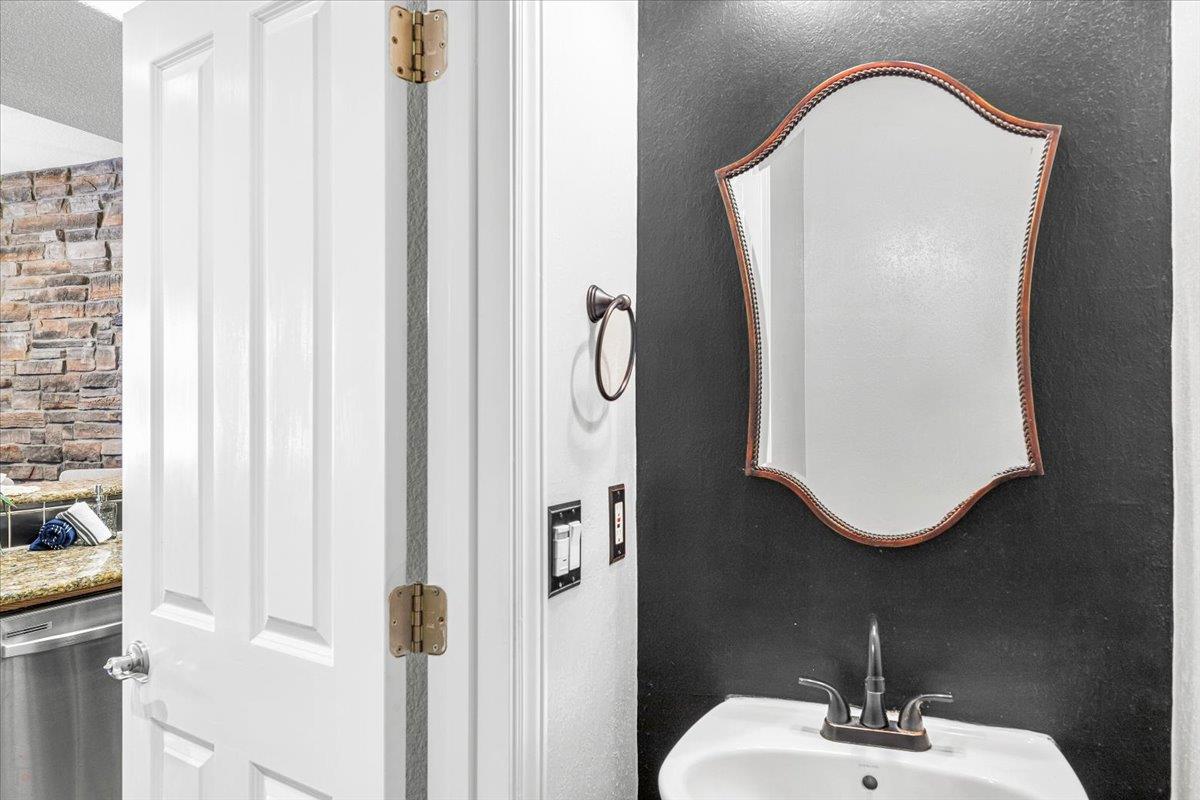 575 Wild Stallion Dr #15, Oakdale, CA 95361