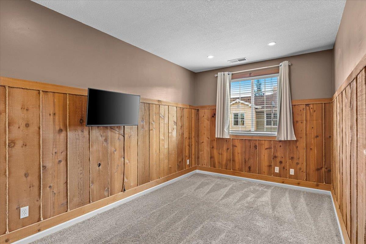 575 Wild Stallion Dr #15, Oakdale, CA 95361