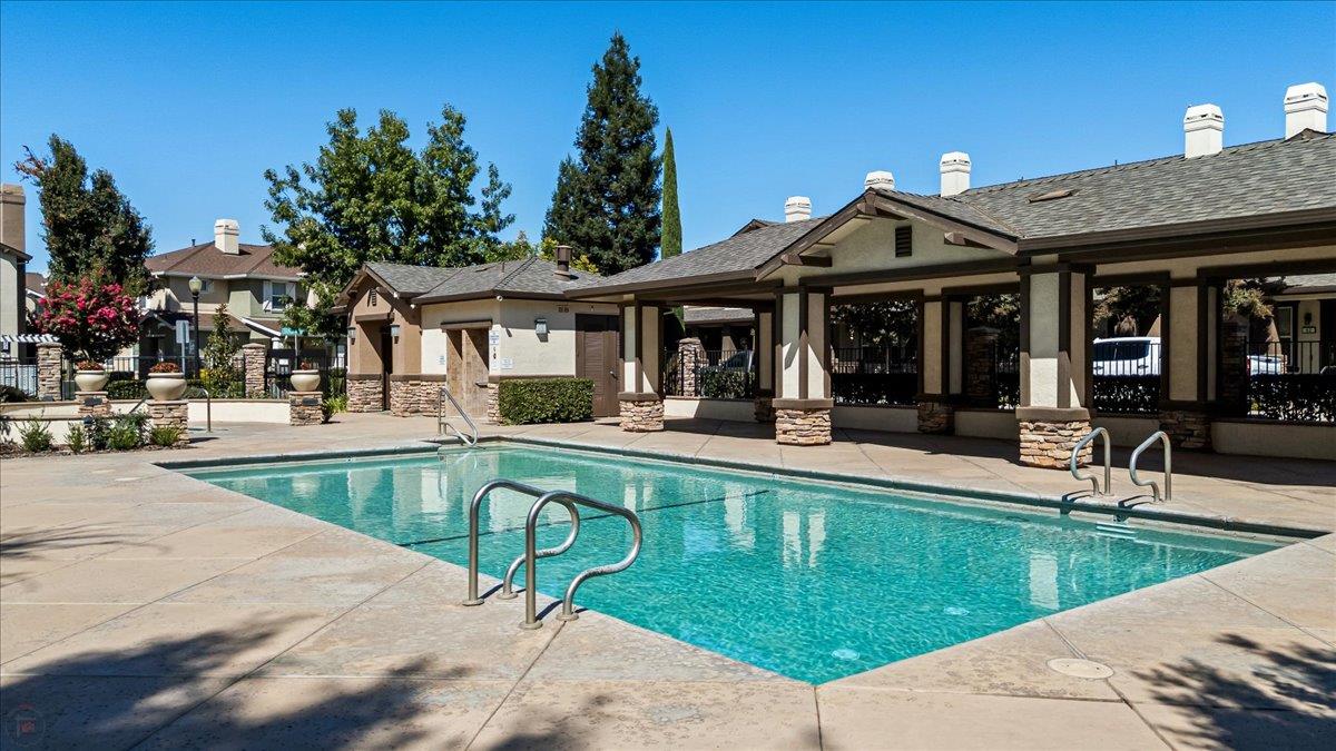 575 Wild Stallion Dr #15, Oakdale, CA 95361