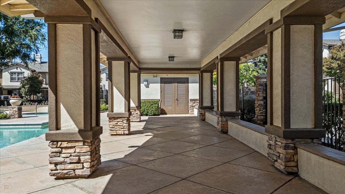 575 Wild Stallion Dr #15, Oakdale, CA 95361