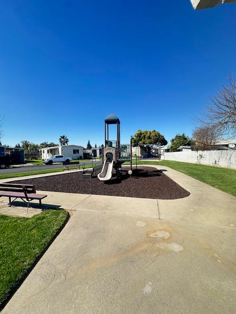 5901 Newbrook Dr #73, Riverbank, CA 95367